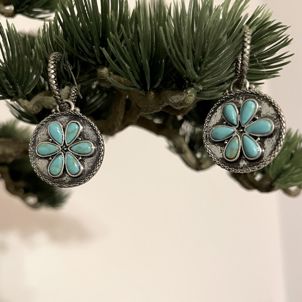 Lucky Brand flower earrings!